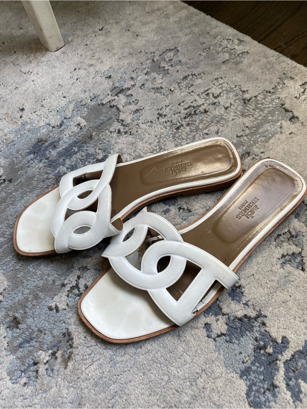 HERMES White Women's Slide Sandals with Interlocking Strap - Picture 2 of 5